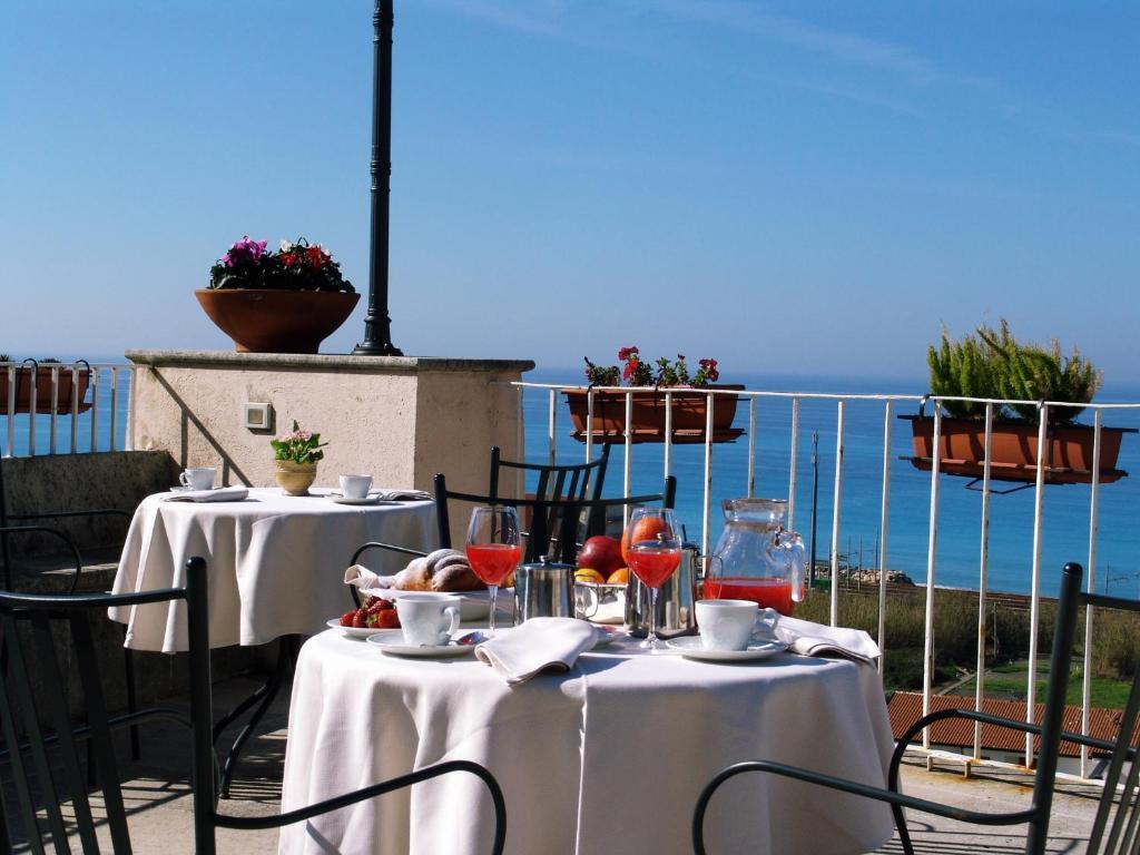 Hotel Ristorante Le Clarisse Amantea Eksteriør billede